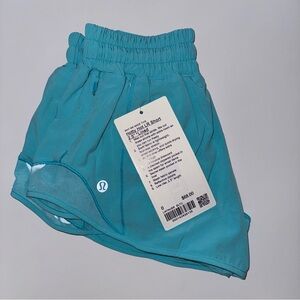 New with tags Lululemon Hotty Hot Low Rise 2.5” size 0 Electric Turquoise